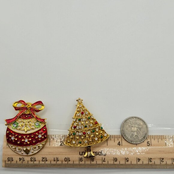Christmas Brooch 2PC Set Gold Tone Red Enamel Holiday Festive Tree Ornament Snow - Picture 11 of 11